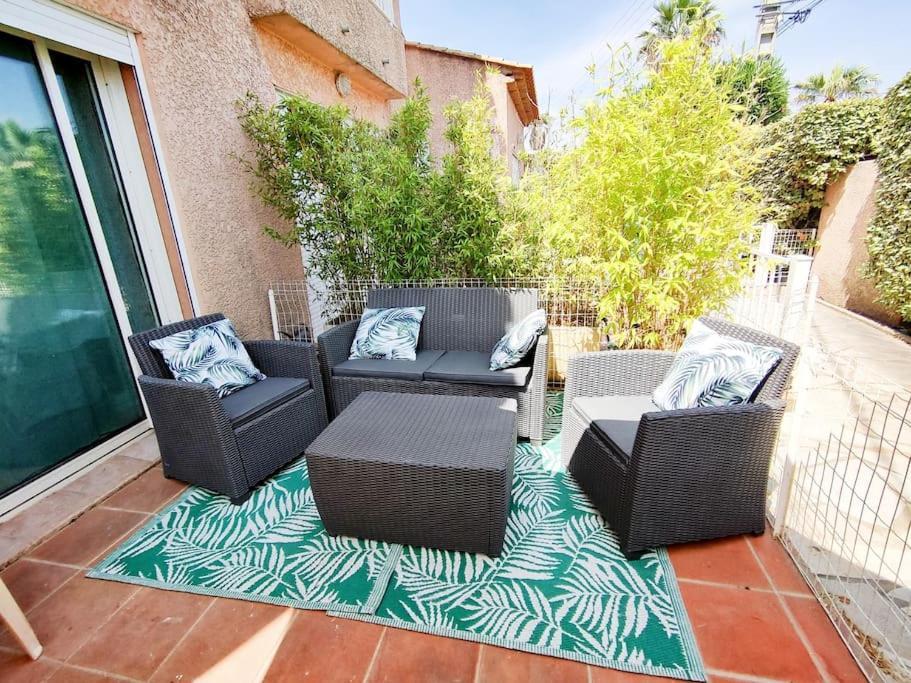 A 500 M Bord De Giens Apartment